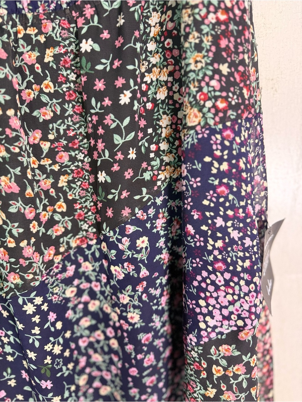 Lulus Neva Navy Ditsy Floral Patchwork Off Shoulder Maxi Dress Size M NEW - Picture 8 of 15